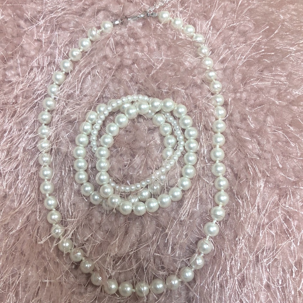 Pearl necklace set